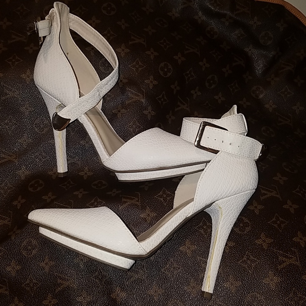 Snake style sude little platform heels.
